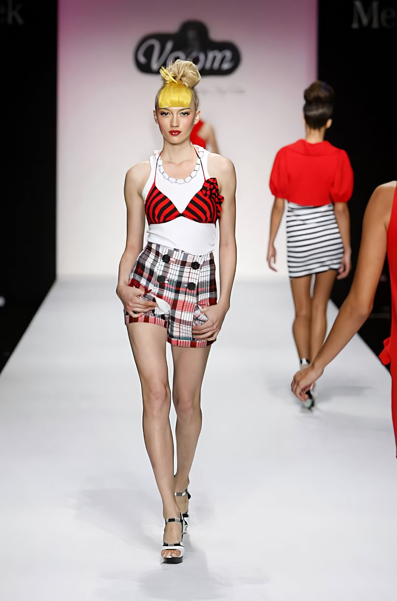 YURI SHORT PANTS (BLACK/RED PLAID)- VP9905