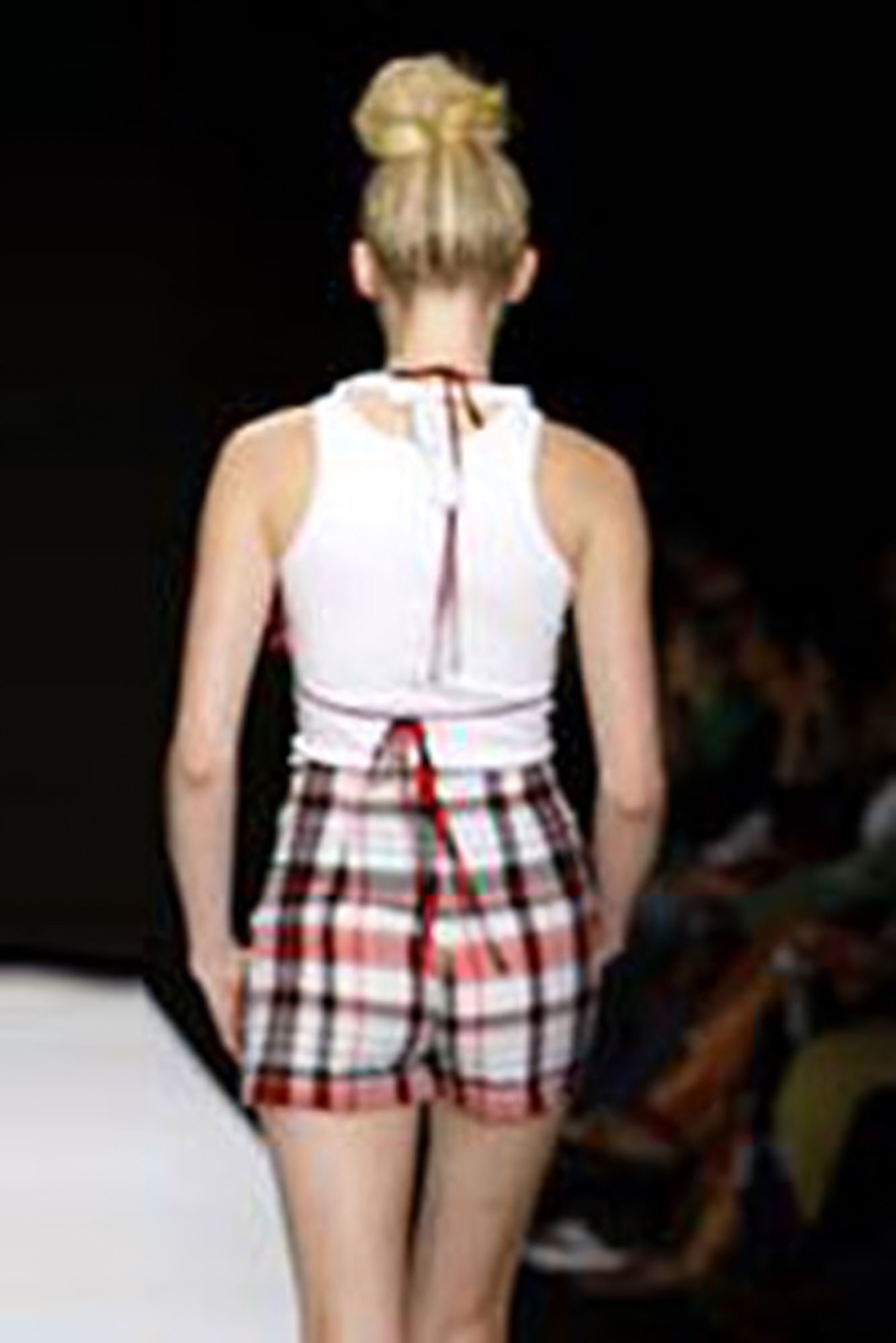 YURI SHORT PANTS (BLACK/RED PLAID)- VP9905