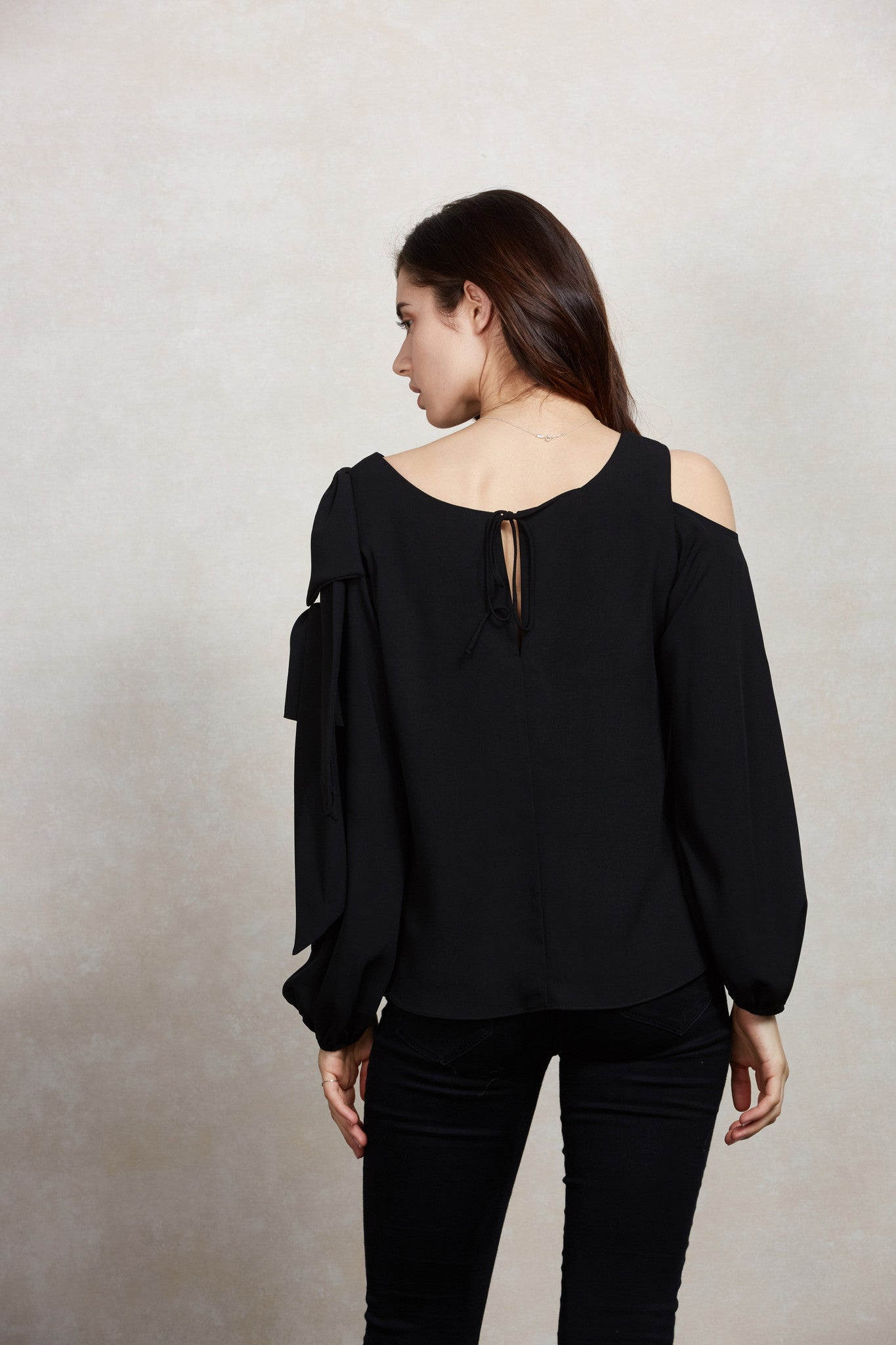 WINONA COLD SHOULDER TOP (Black)-VT1683