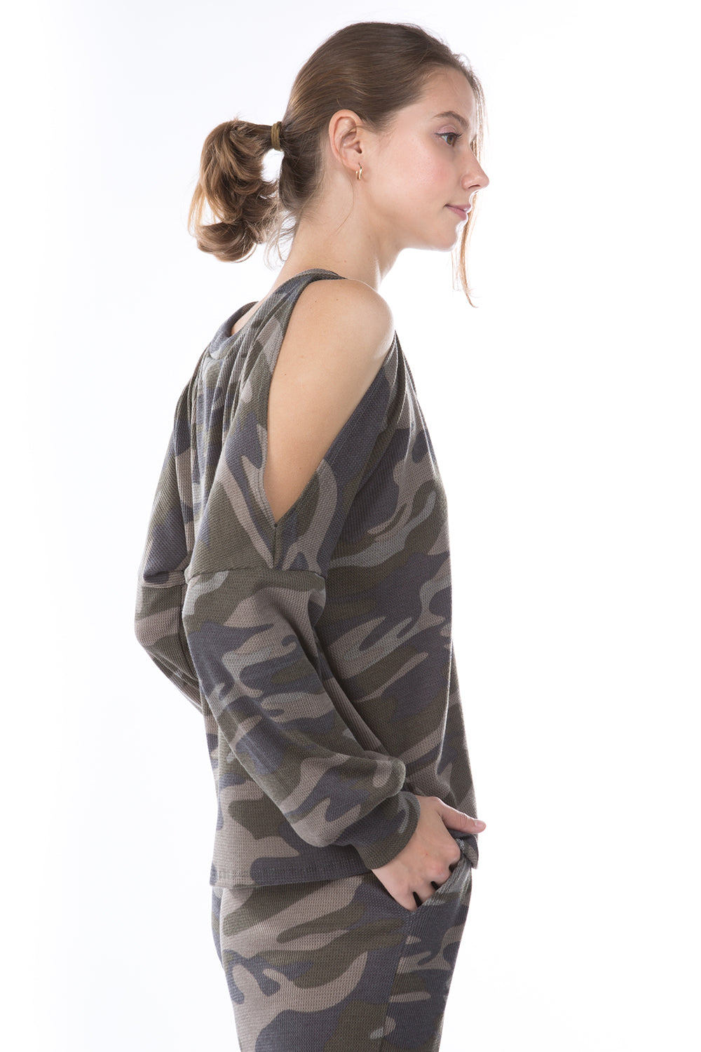 ZIG ZAG NECK TOP (NEW ARMY)-VT2601