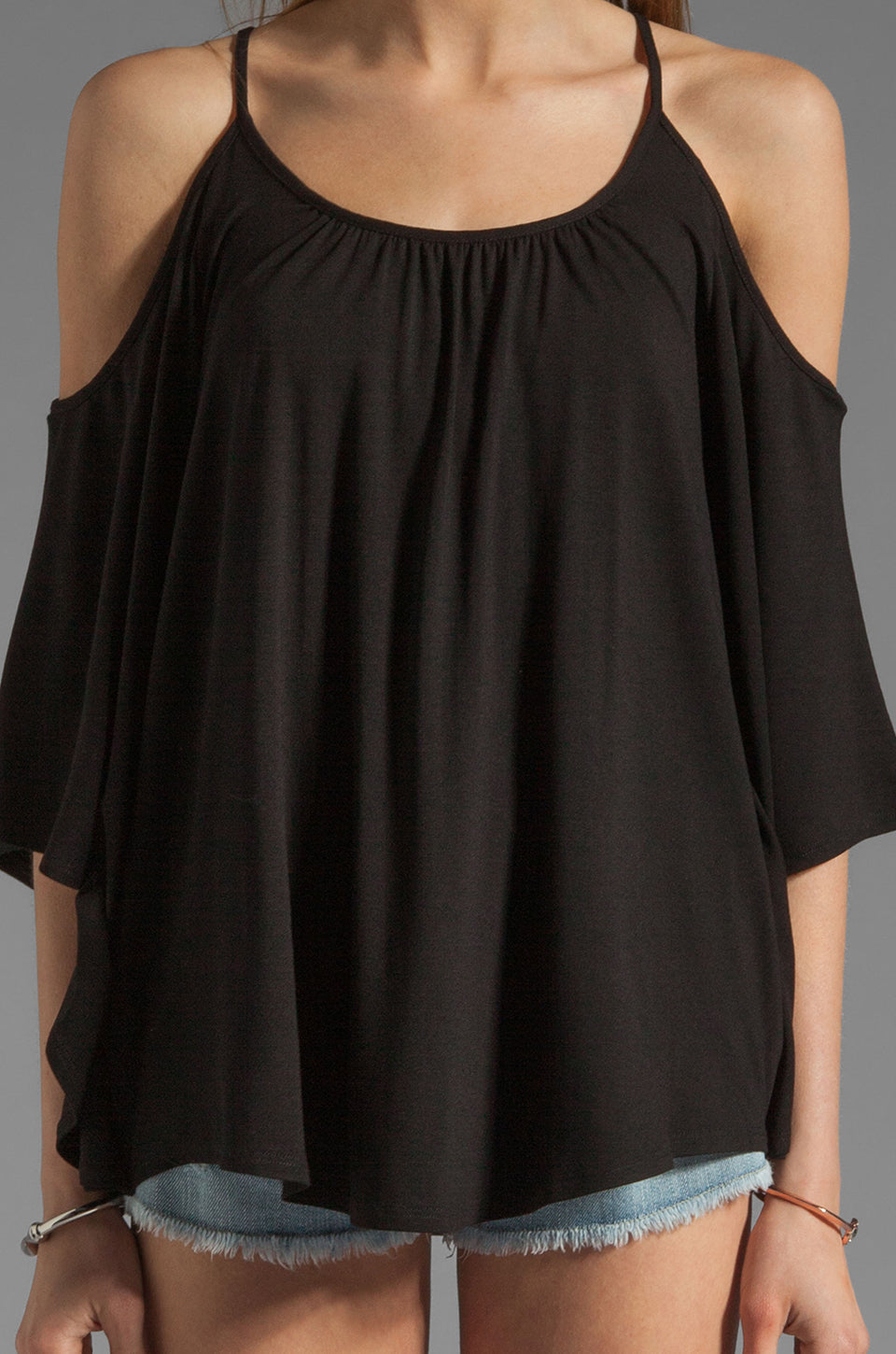 NICK OPEN SHOULDER TOP (BLACK)- JT7352